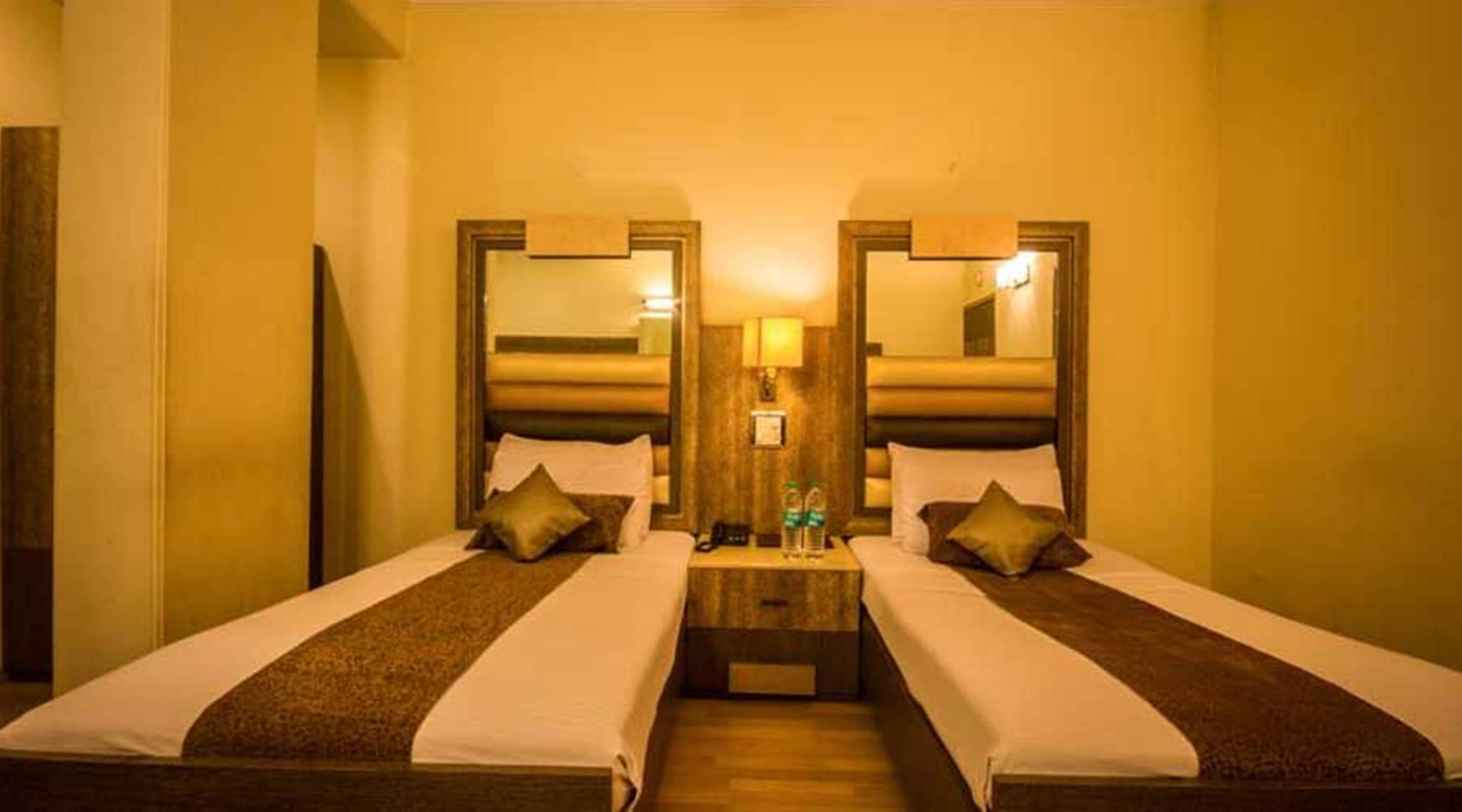 The Suncourt Hotel Yatri Delhi  Exterior foto